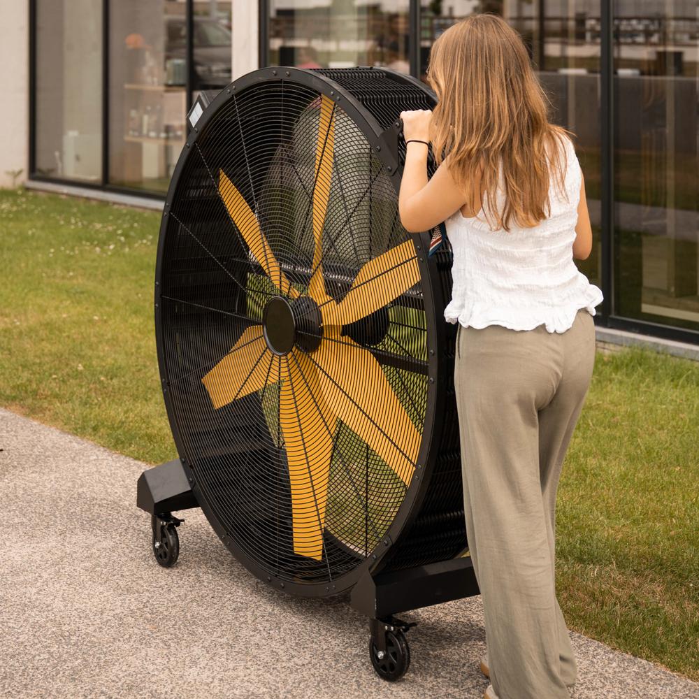 Grooming Deluxe Wired Fan 126 cm