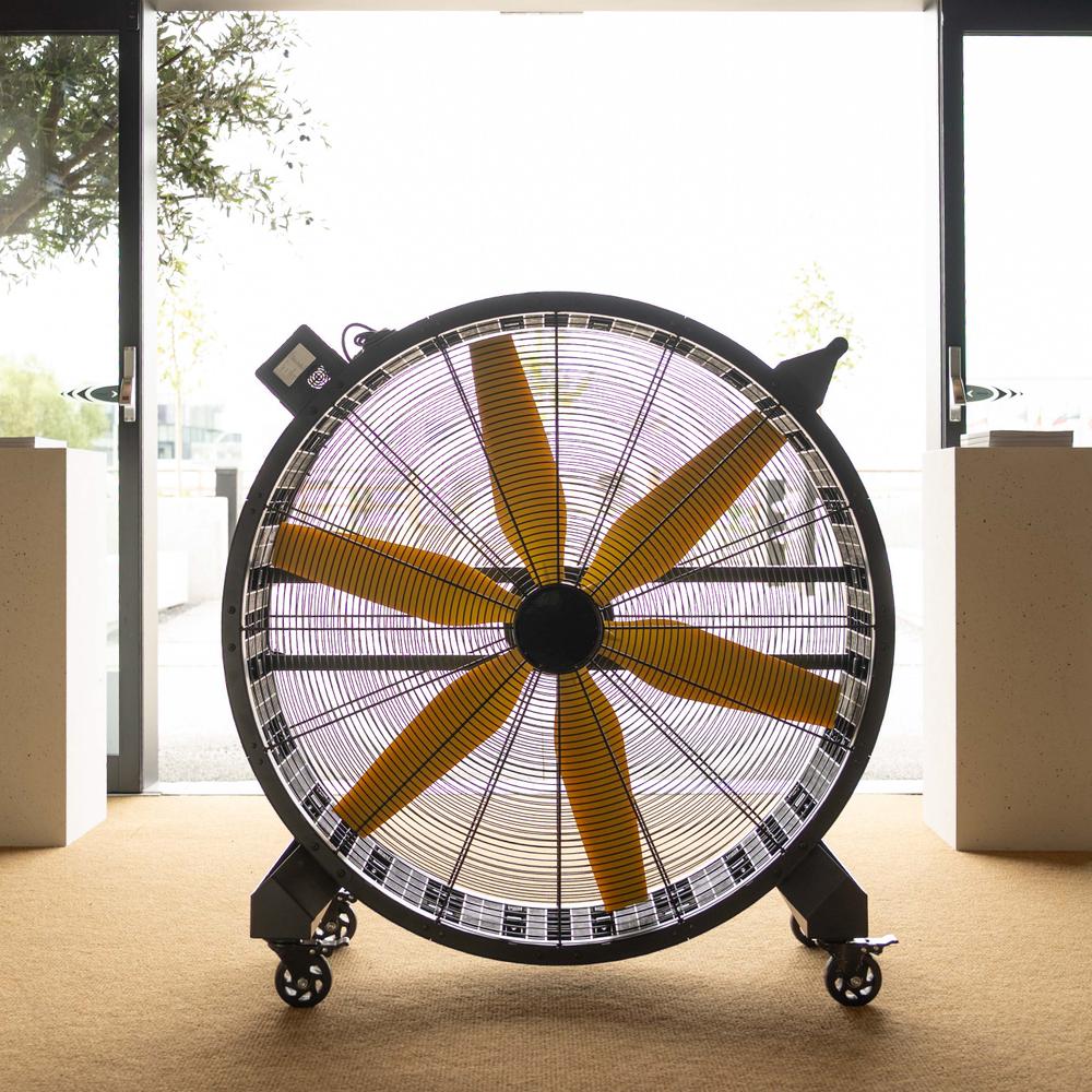 Grooming Deluxe Wired Fan 105 cm