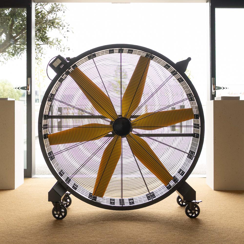 Grooming Deluxe Wired Fan 126 cm