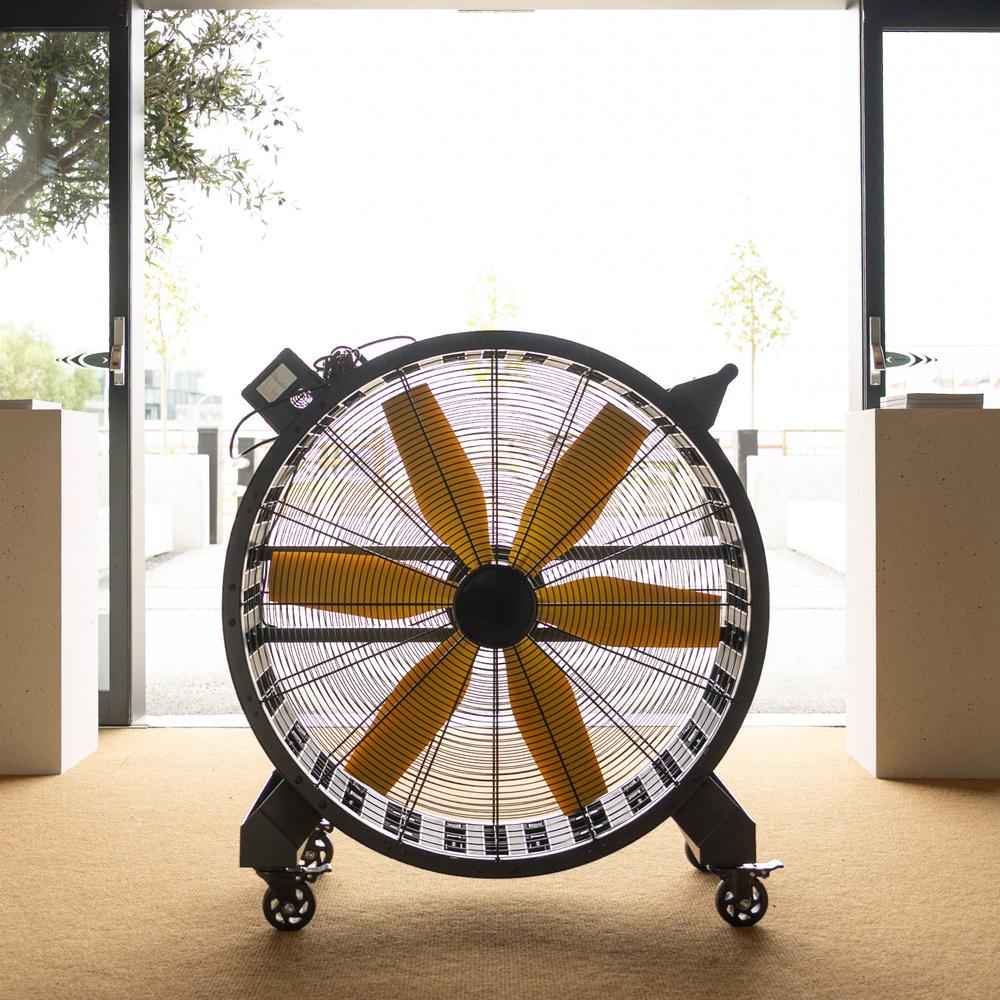 Grooming Deluxe Wired Fan 88 cm