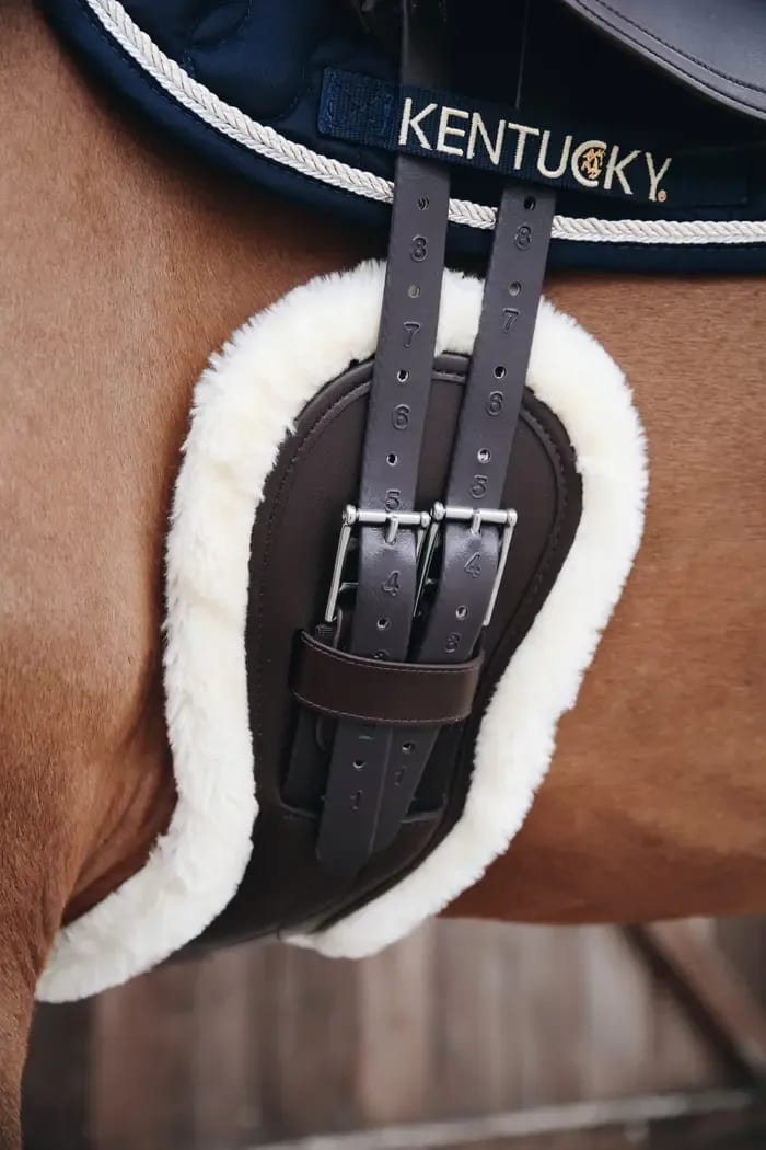 Kentucky Sheepskin Anatomic Short Girth - Løwenborg - Kentucky Horsewear