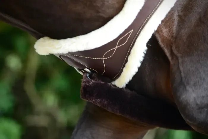 Kentucky Sheepskin Anatomic Girth - Løwenborg - Kentucky Horsewear