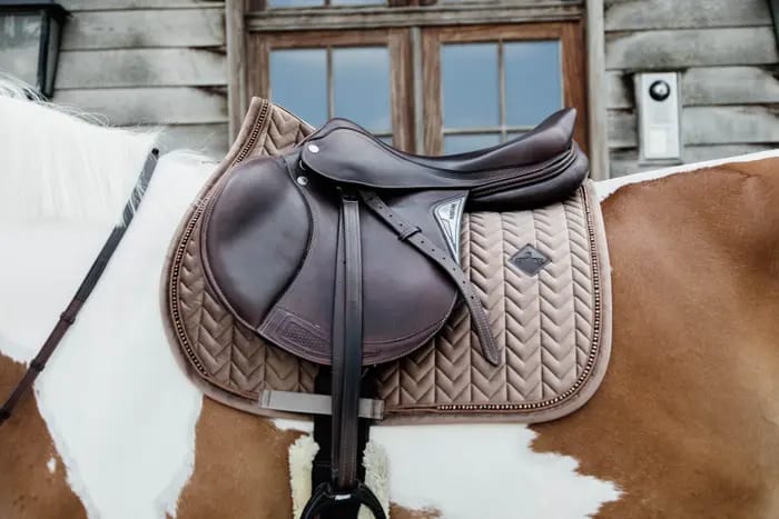 Kentucky Saddle Pad Velvet Pearls Jumping - Løwenborg - Kentucky Horsewear