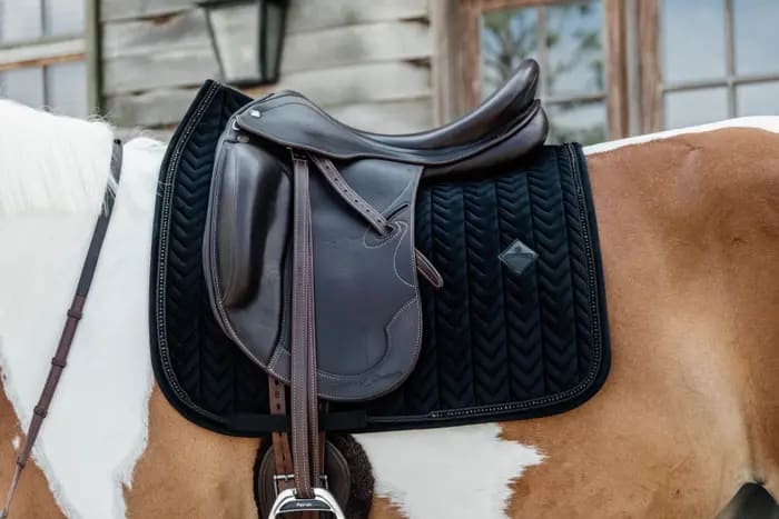 Kentucky Saddle Pad Velvet Pearls Dressage - Løwenborg - Kentucky Horsewear