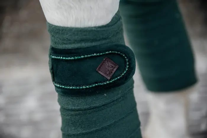 Kentucky Polar Fleece Bandage Velvet Pearls - Løwenborg - Kentucky Horsewear