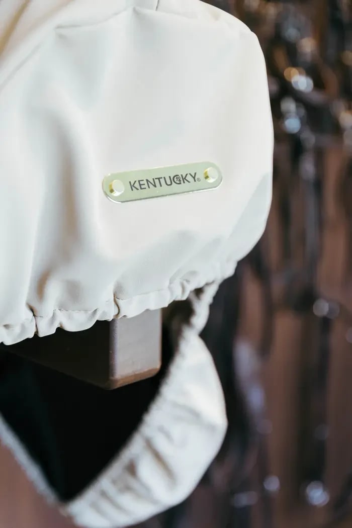Kentucky Saddle Cover Logo Plate Show Jumping - Løwenborg - Kentucky Horsewear