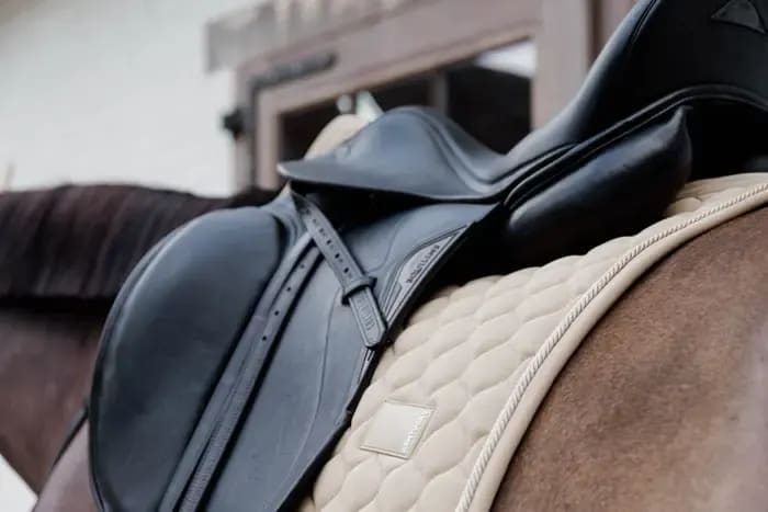 Kentucky Saddle Pad Onion Quilt Rubber Logo Dressage - Løwenborg - Kentucky Horsewear