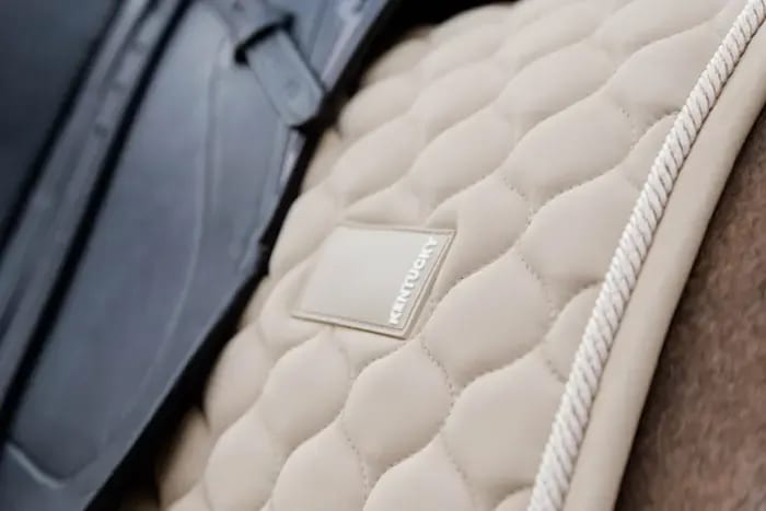 Kentucky Saddle Pad Onion Quilt Rubber Logo Dressage - Løwenborg - Kentucky Horsewear