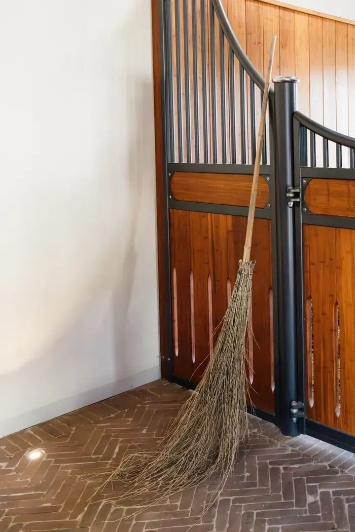 Grooming Deluxe Bamboo Broom - Løwenborg - Grooming Deluxe
