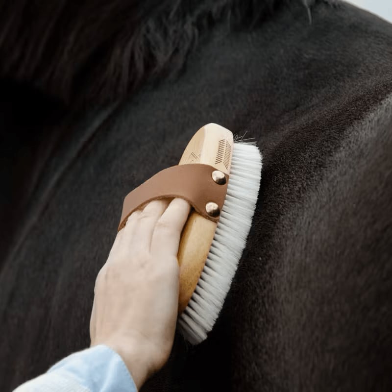 Grooming Deluxe Small Overall Brush Body Soft - Løwenborg - Grooming Deluxe