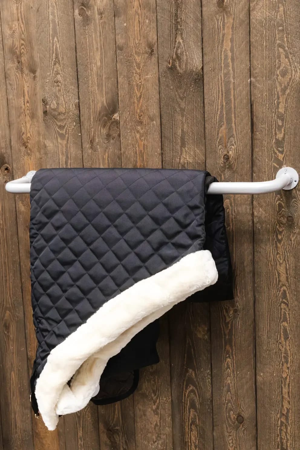 Grooming Deluxe Blanket Holder Foldable - Løwenborg - Grooming Deluxe