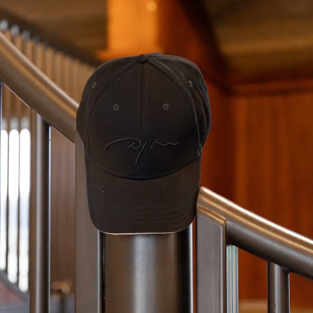 Dyon Cap w/Navy Logo - Løwenborg - Dy'on