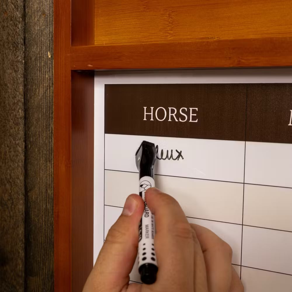 Grooming Deluxe Stable Planner Magnetic w/Frame - 100x84cm - Løwenborg - Grooming Deluxe