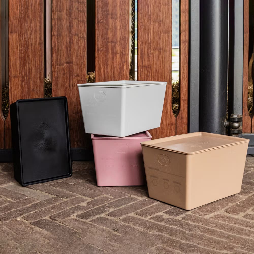 Grooming Deluxe Horsefeed Box with Lid - Løwenborg - Grooming Deluxe