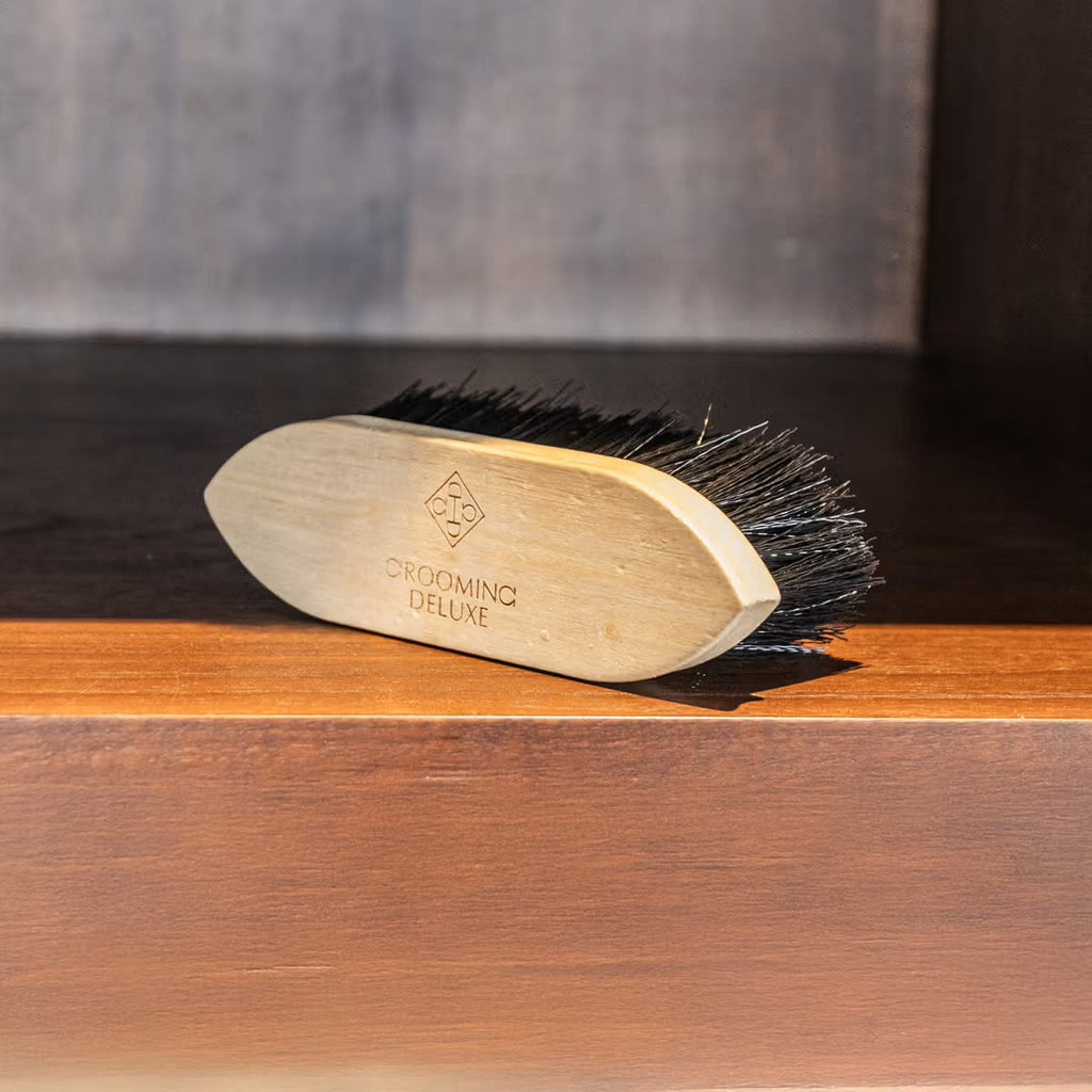 Grooming Deluxe Wooden Classic Brush Short Hard - Løwenborg - Grooming Deluxe