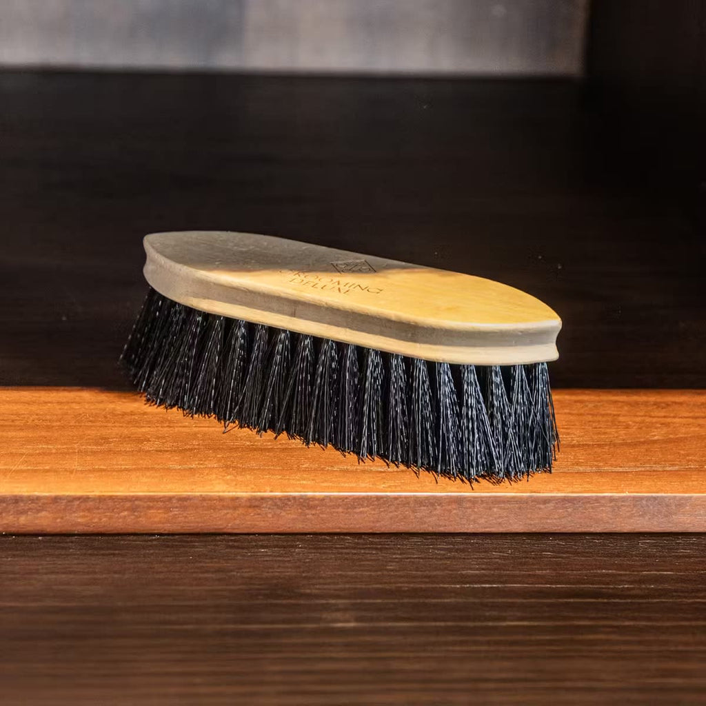Grooming Deluxe Wooden Classic Brush Short Hard - Løwenborg - Grooming Deluxe