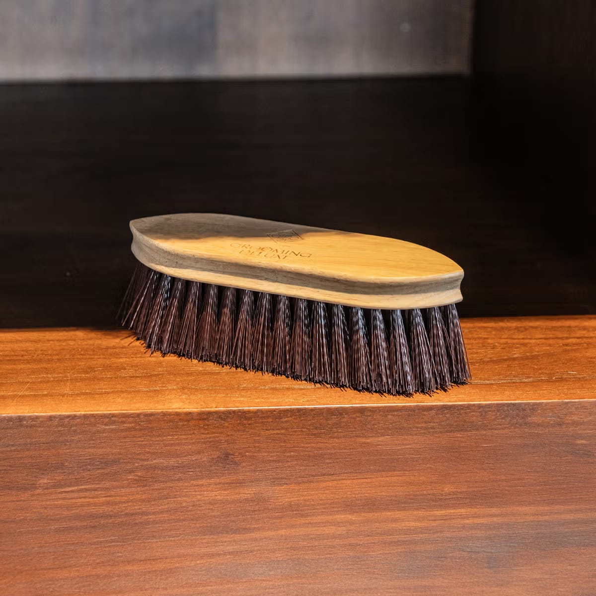 Grooming Deluxe Wooden Classic Brush Short Hard - Løwenborg - Grooming Deluxe