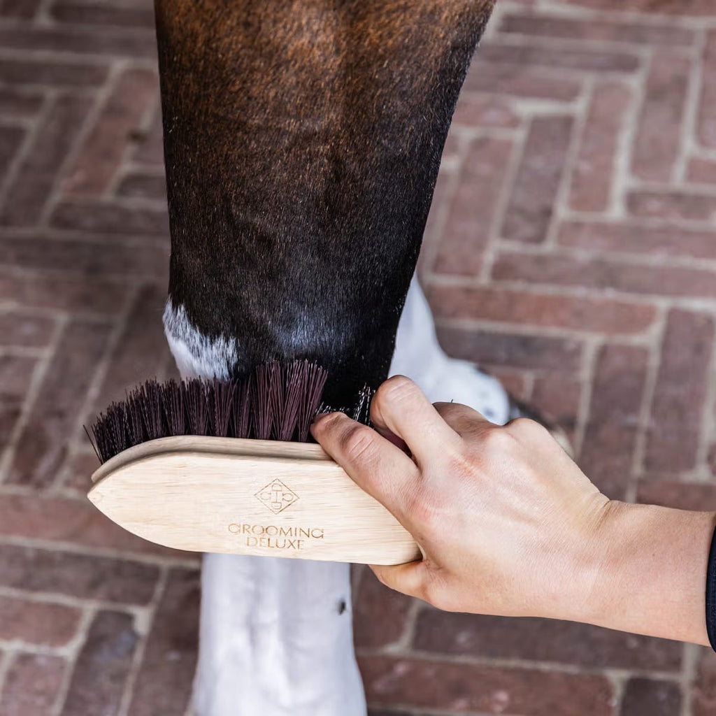 Grooming Deluxe Wooden Classic Brush Short Hard - Løwenborg - Grooming Deluxe