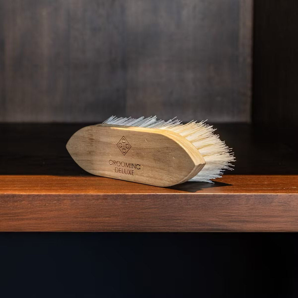 Grooming Deluxe Wooden Classic Brush Short Hard - Løwenborg - Grooming Deluxe