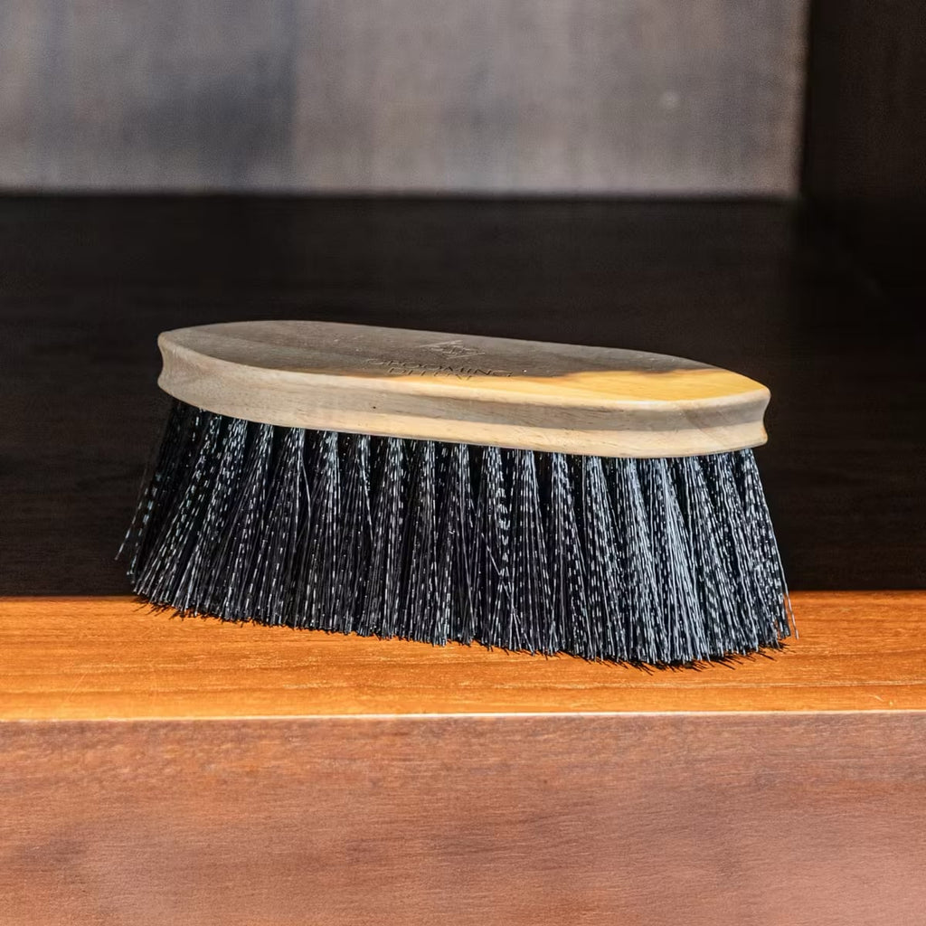 Grooming Deluxe Wooden Classic Brush Medium Hard - Løwenborg - Grooming Deluxe