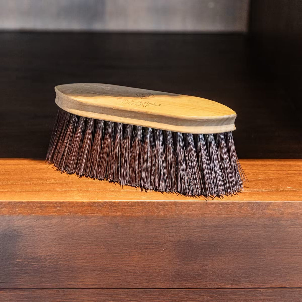 Grooming Deluxe Wooden Classic Brush Medium Hard - Løwenborg - Grooming Deluxe