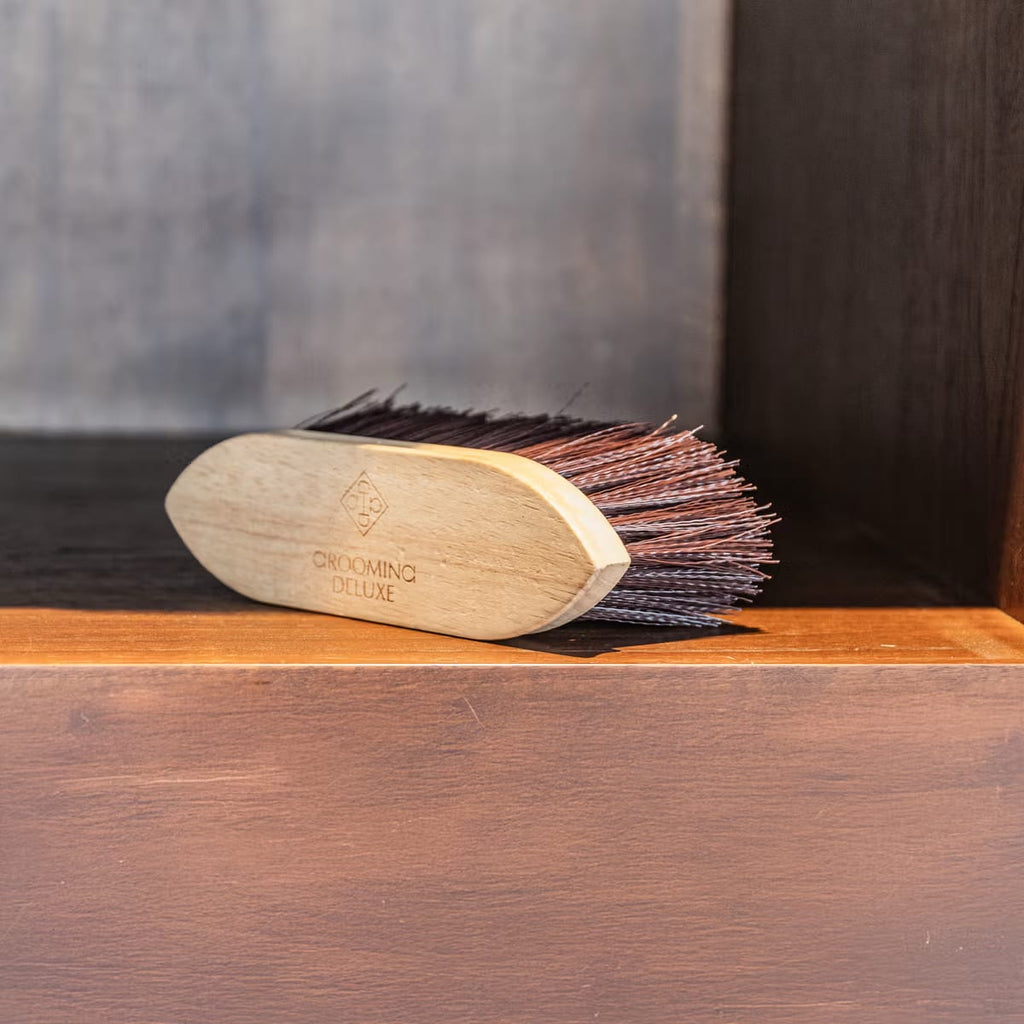 Grooming Deluxe Wooden Classic Brush Medium Hard - Løwenborg - Grooming Deluxe