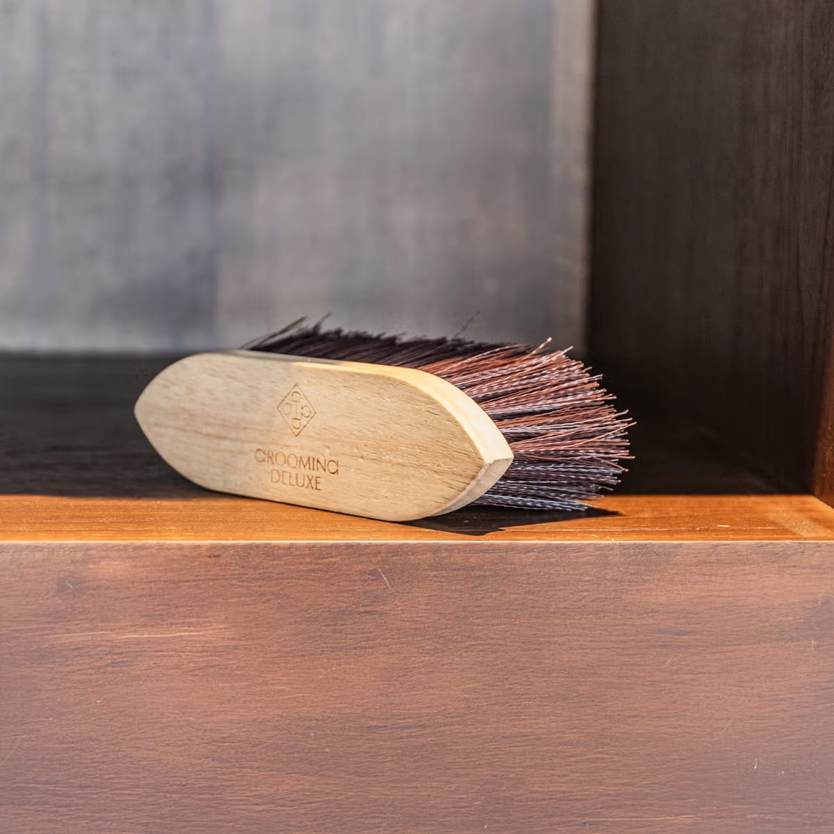 Grooming Deluxe Wooden Classic Brush Medium Hard - Løwenborg - Grooming Deluxe