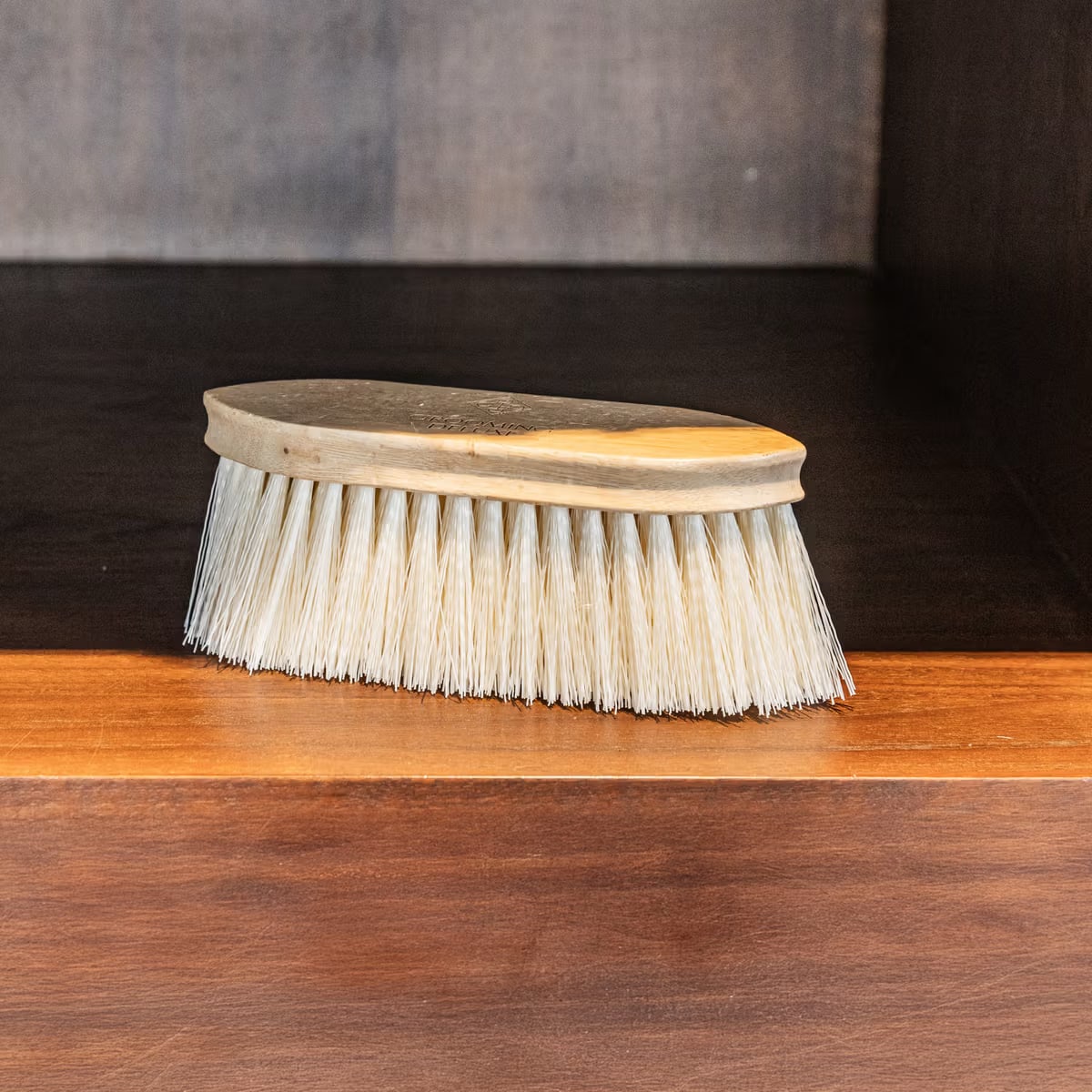 Grooming Deluxe Wooden Classic Brush Medium Hard - Løwenborg - Grooming Deluxe