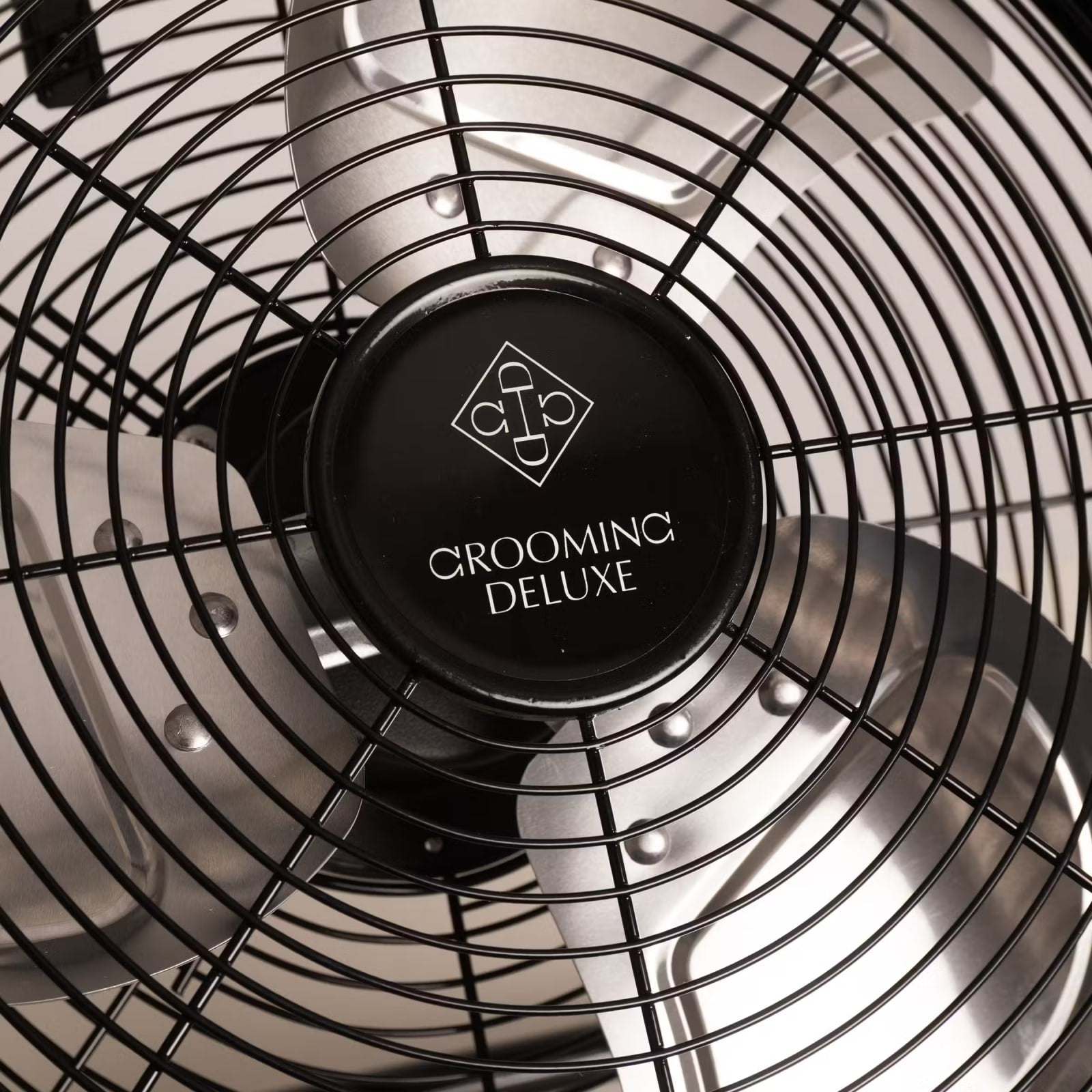 Grooming Deluxe Wireless Fan - Løwenborg - Grooming Deluxe