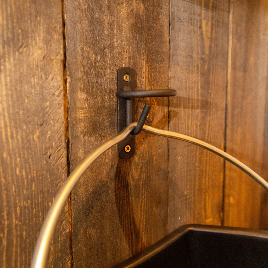 Grooming Deluxe Bucket Holder Screw In Hook - Løwenborg - Grooming Deluxe