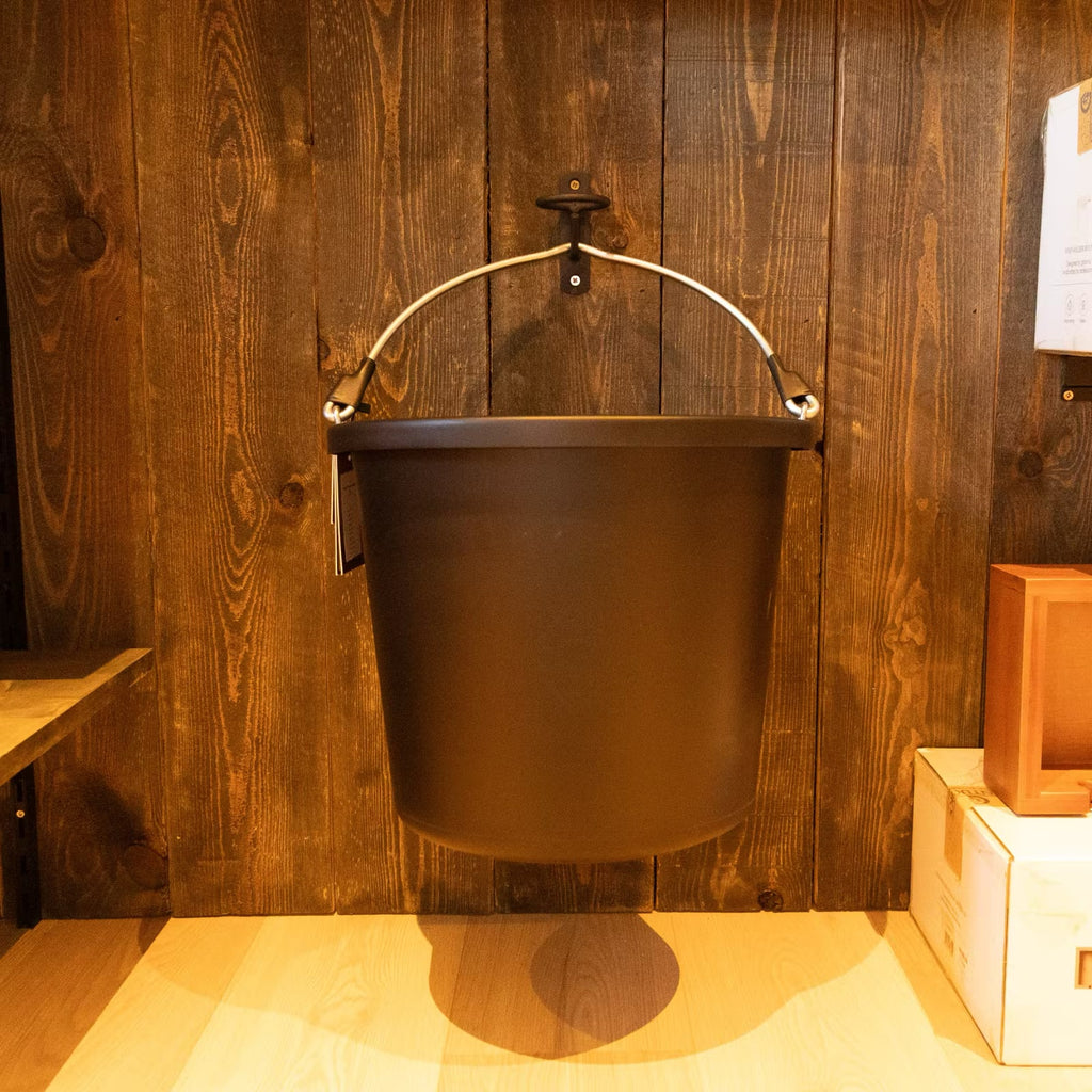 Grooming Deluxe Bucket Holder Screw In Hook - Løwenborg - Grooming Deluxe