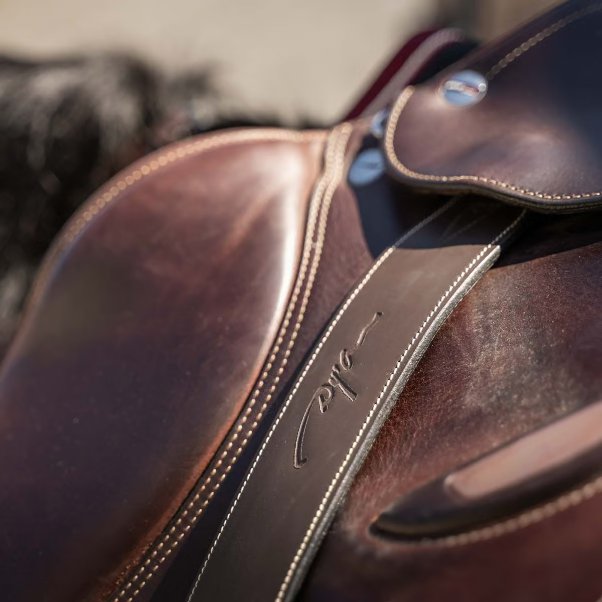 Dyon Leather Stirrup Strap Mono - Brun