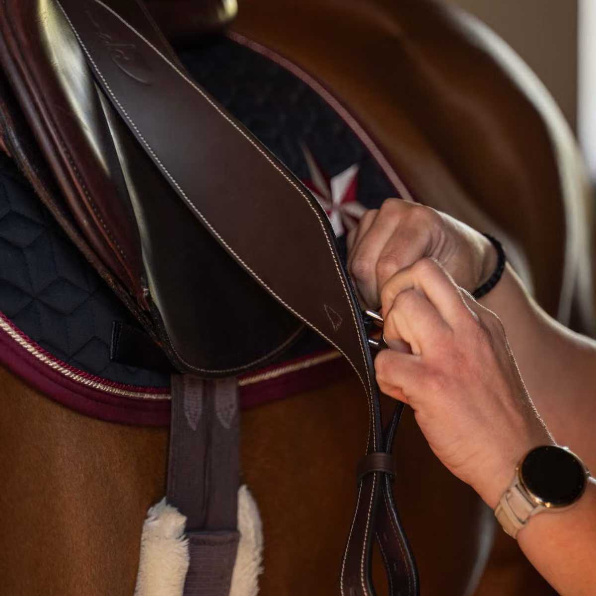 Dyon Leather Stirrup Strap Mono - Brun