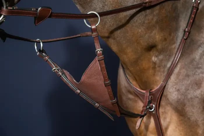 Dyon Soft Bib Martingale Attachment New English Collection - Løwenborg - Dy'on