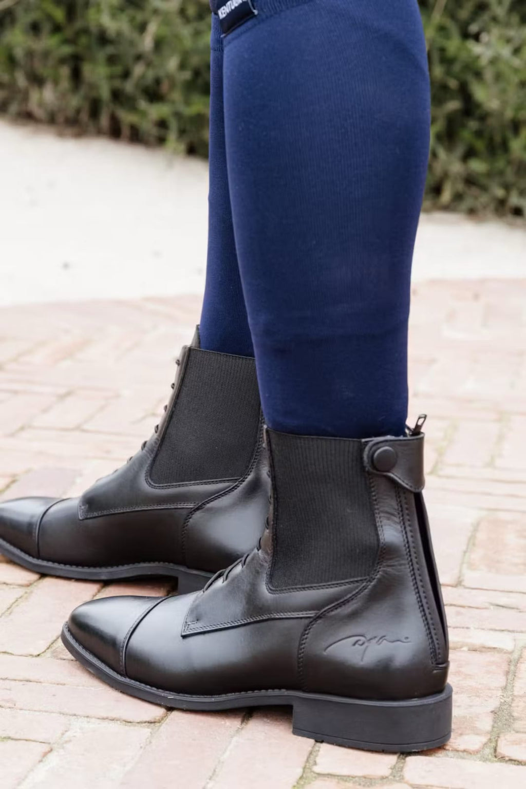 Dyon Short Boots Front Laces - Løwenborg - Dy'on