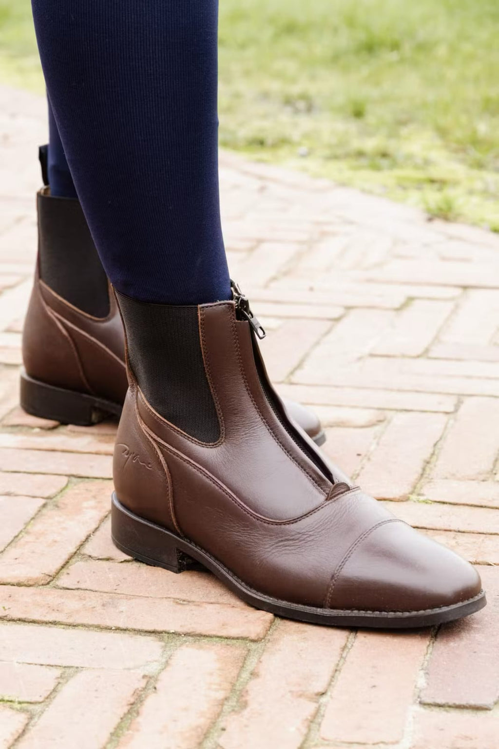 Dyon Short Boots Front Zipper - Løwenborg - Dy'on