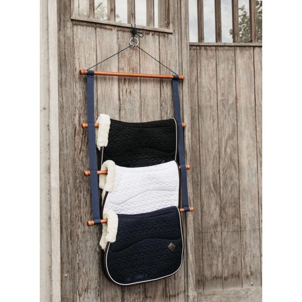 GROOMING DELUXE SADDLE PAD HOLDER